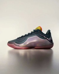 开云电脑版-纪念热火生涯两连冠！蓝粉色Lebron23正式发布