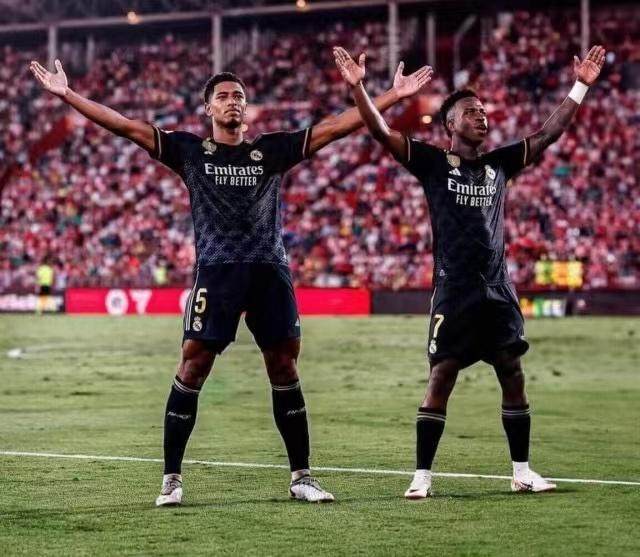 1697326308282013218.jpg 0e17fa77b7f761674cb56389adc34b5.jpg